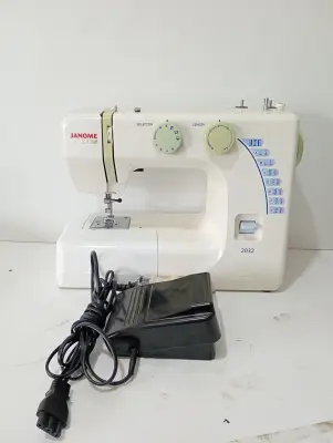 Maquina De Coser Familiar Marca Janome Modelo 2032 Usado En Buen Estado Acc Pedal