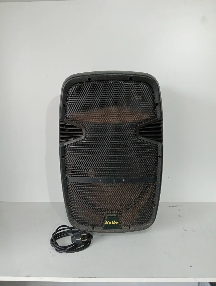Caja De Sonido Amplificada Marca Kolke Modelo No Tiene Sin Control Usado En Buen Estado Acc Con Radio Bluetooh Usb Aux.