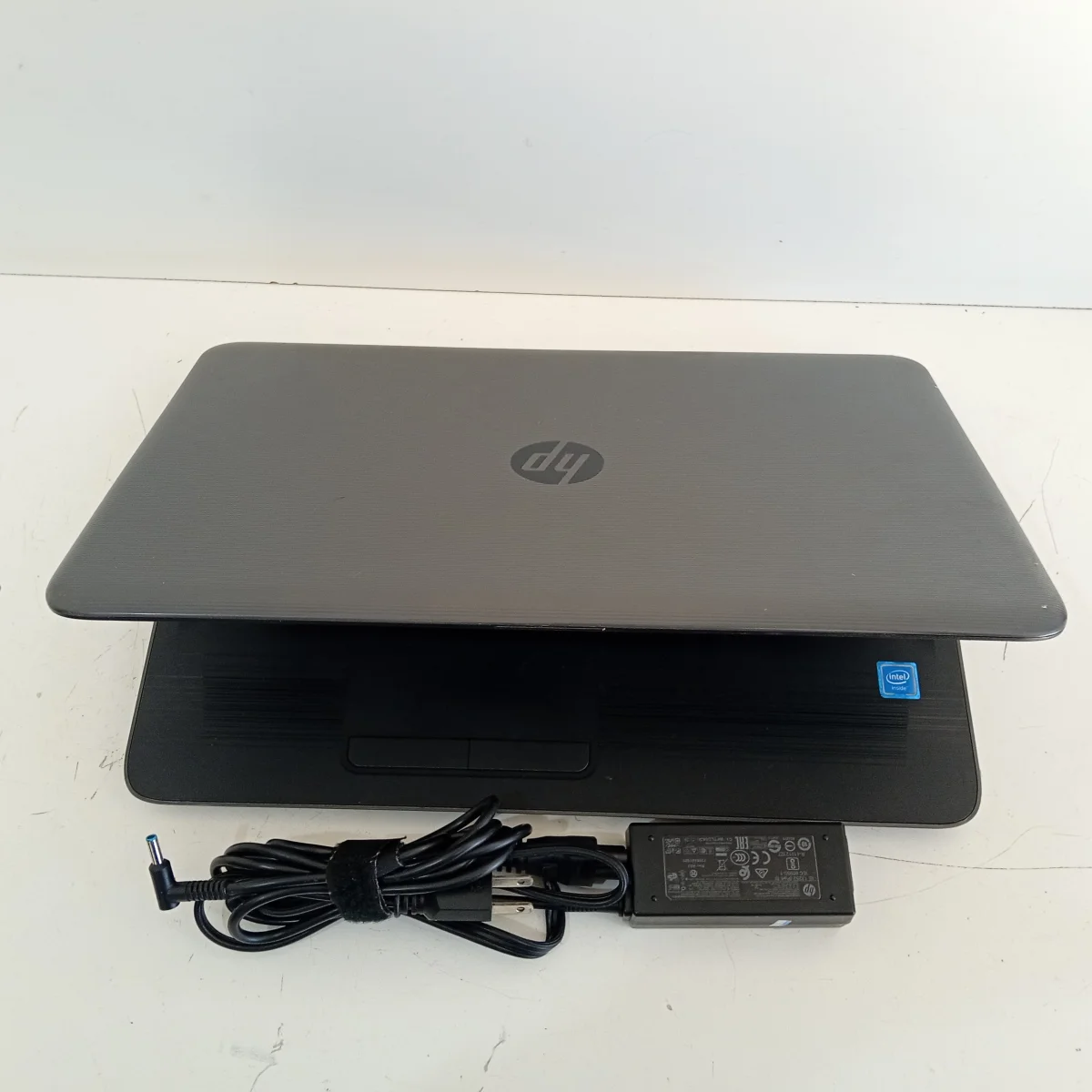Foto 2 de Notebook Marca Hp Modelo Rtl8723be Procesador Celerom Memoria Ram 4 Gb Disco Duro 500 Gb Acc Estuche Color Negro