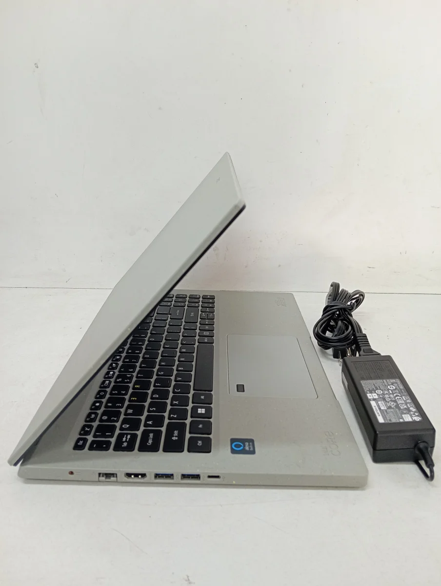 Foto 2 de Notebook Marca Acer Modelo N20c5 Procesador I7 Memoria Ram 16 Gb Disco Duro 500 Gb Acc Estuche