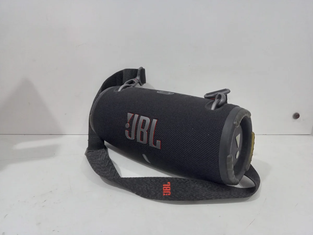 Foto 2 de Speaker Potencia Watts No Tiene Marca Jbl Sin Control Modelo Xtreme3 Sin Caja Acc Correa Cargador