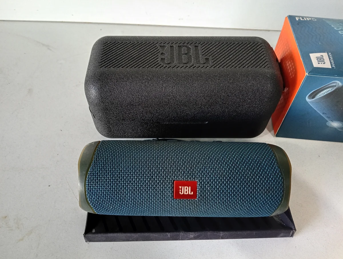 Parlante Portatil Marca Jbl Modelo Flip5 5 Usado En Buen Estado Con En Caja Acc No Tiene