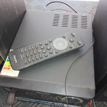 Foto 2 de Mini Componente Marca Philips Sin Control Modelo Btd218055 Usado-En-Buen-Estado Con No Tiene Acc Con Dos Parlante Un ControlCable Corriente