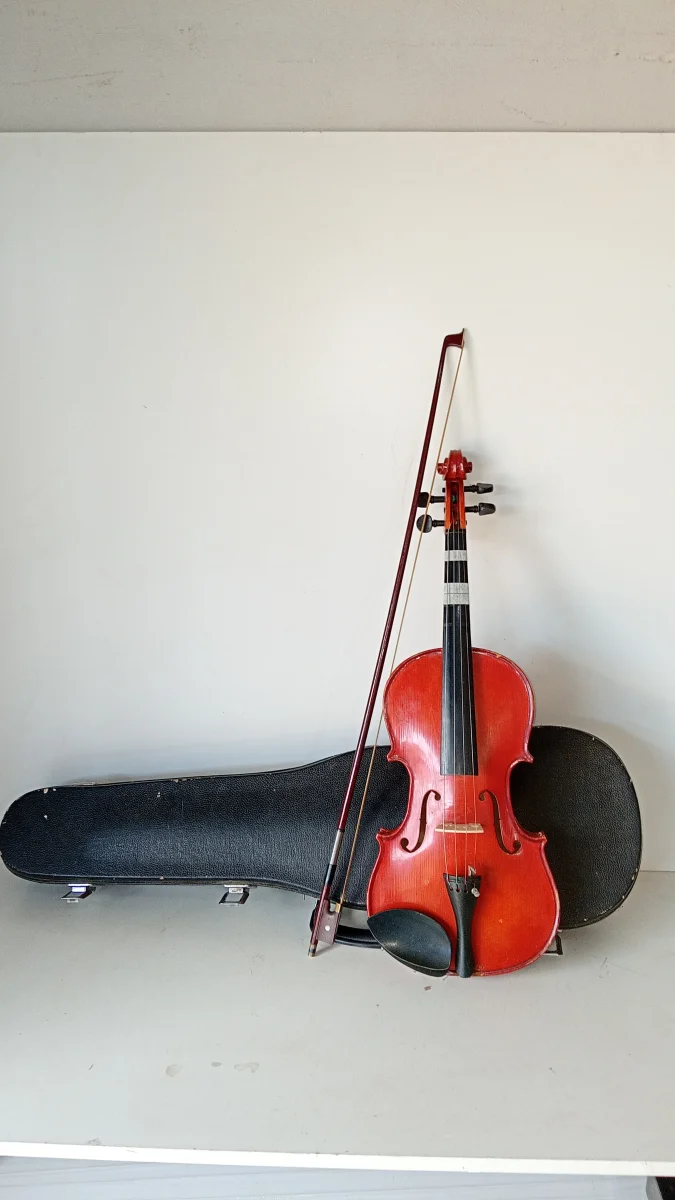 Violin Marca No Tiene Modelo No Tiene Usado En Buen Estado Acc Con Estuche Con 4 Cuerdas Con Arco