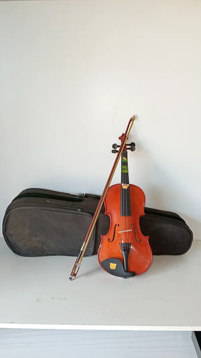 Violin Marca No Tiene Modelo No Tiene Usado En Buen Estado Acc Con Estuche Con 4 Cuerdas Con Arco Y Un Accesotio Mas