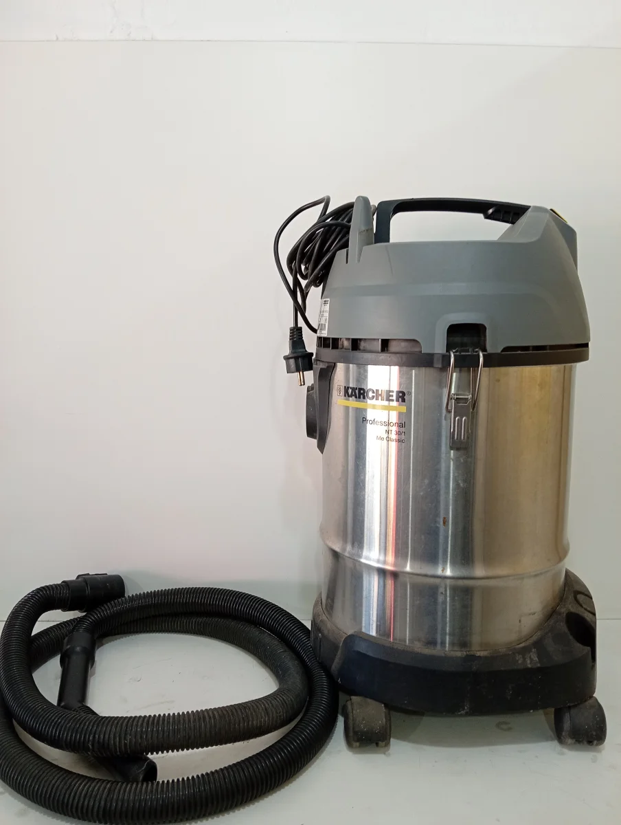 Aspiradora Marca Karcher Modelo Nt30/1 Usado En Buen Estado Acc Con Una Manguera Y 2 Picos