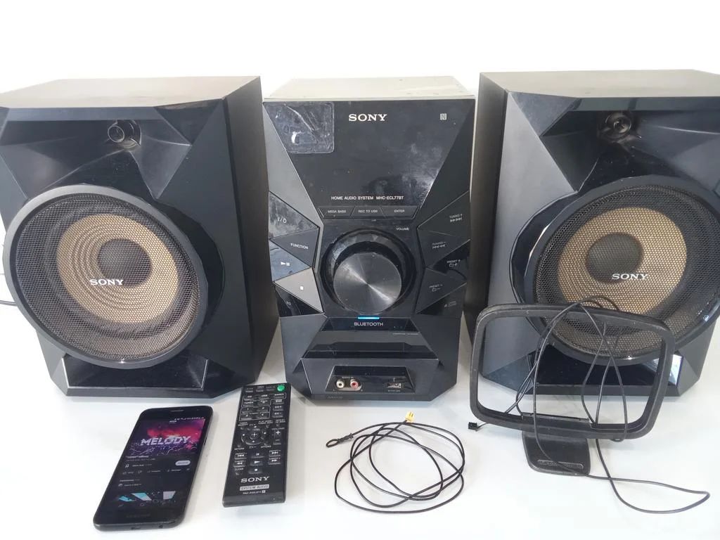 Foto 2 de Equipo De Sonido Marca Sony Con Control Modelo Hcd-Ecl77bt Usado En Buen Estado Acc Con 2 Antenas Una Para Am Y Otra Para Fm