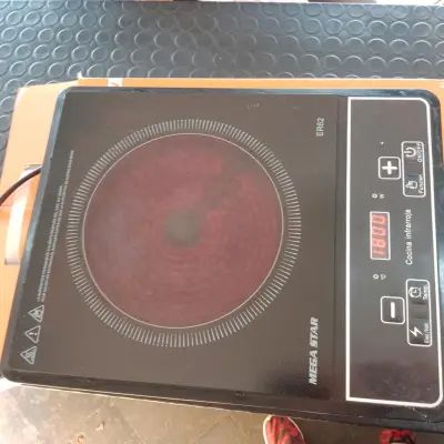 Cocina Electrica Tipo : Vitroceramica Marca Megastar Modelo Er58a Usado En Buen Estado Acc: No Tiene Comentario: En Caja