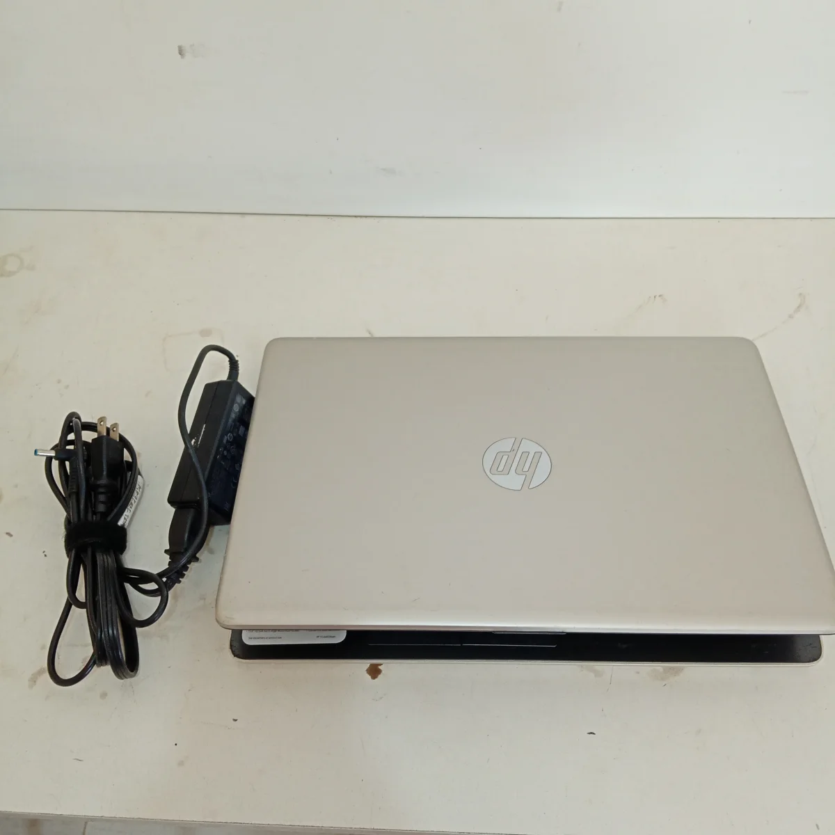 Foto 2 de Notebook Marca Hp Modelo Laptop 15 Procesador Core I 3 Memoria Ram 4 Gb Disco Duro 128 Gb Acc Con Teclado Numerico Ent. Hdmi Usb