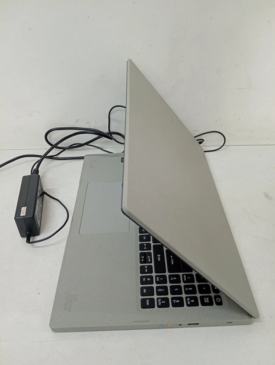 Foto 2 de Notebook Marca Acer Modelo N20c5 Procesador I7 Memoria Ram 16 Gb Disco Duro 500 Gb Acc No Tiene