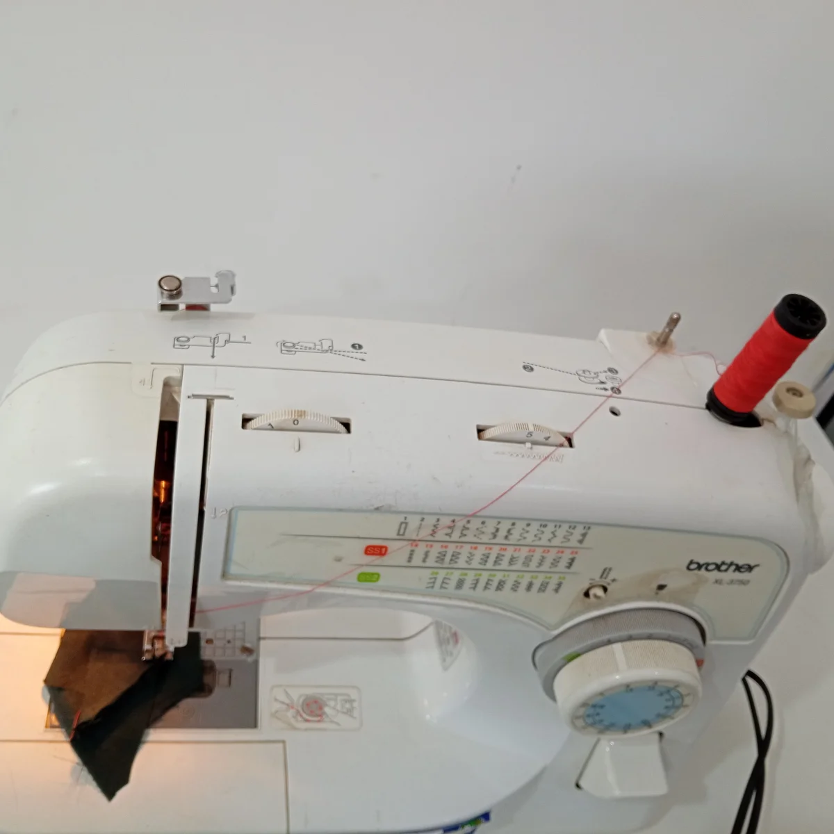 Foto 2 de Maquina De Coser Familiar Marca Brother Modelo Xl-3750 Usado En Buen Estado Acc PedalFoquito