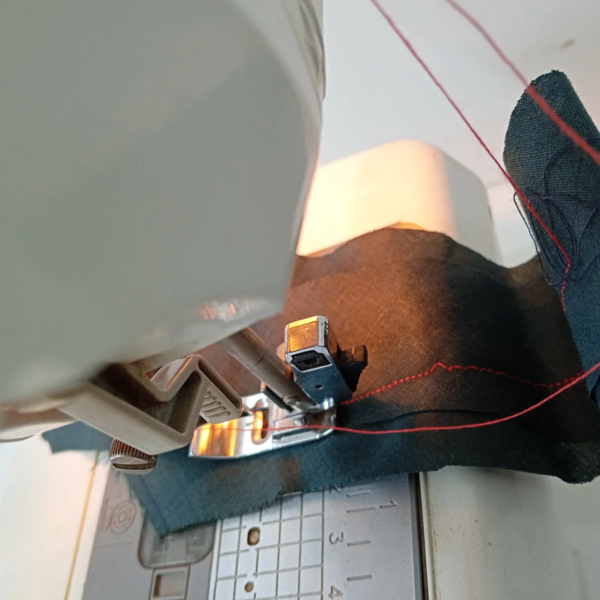Foto 3 de Maquina De Coser Familiar Marca Brother Modelo Xl-3750 Usado En Buen Estado Acc PedalFoquito
