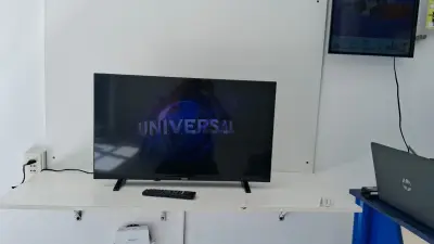 Televisor Led Convencional De 32 '' Marca Fama Modelo Tvf-32fs20 Usado En Buen Estado Con Control Sin Caja Acc C/Patias