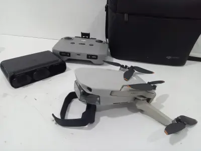 Drone Marca Dji Con Control Modelo Mini2 Usado En Buen Estado Con No Tiene Acc 3 BateiasCargador2 LucesEstuche Marca Dji