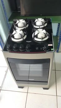 Cocina A Gas Marca Dako Modelo Supreme G.Titan Nuevo Sin Uso Acc 4 Hornallas Con Encendido ElectricoHorno Con LuzSin Manguera De Gas Color Gris Y Parte Superior De Vidrio