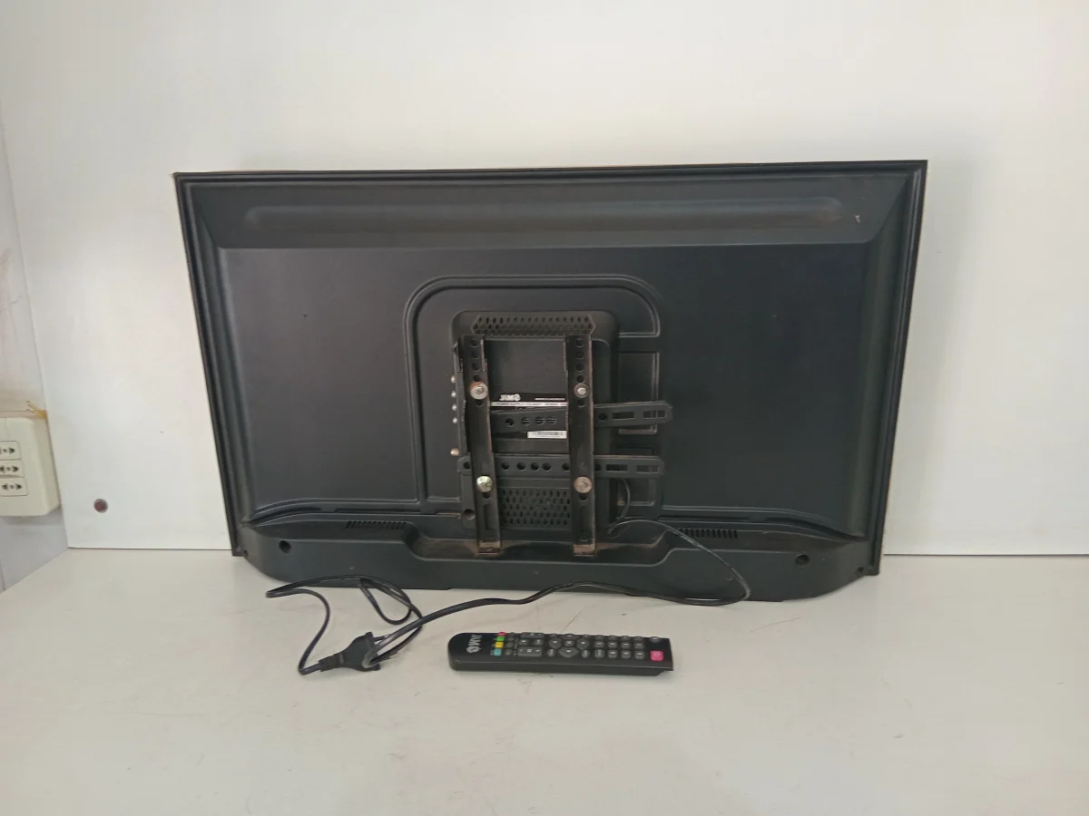 Foto 3 de Televisor Led Convencional De 32 '' Marca Jam Modelo Usado En Buen Estado Con Control Sin Caja Acc SoporteControl