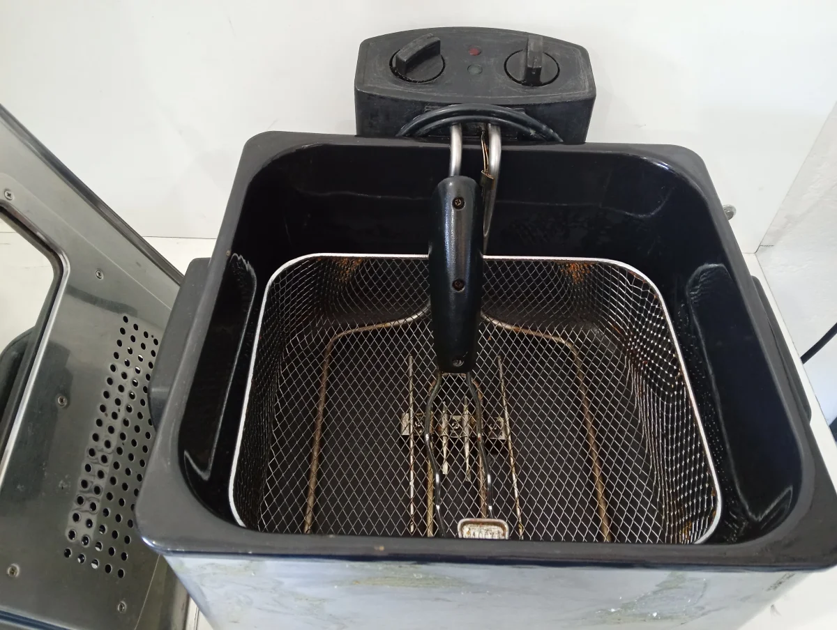 Foto 2 de Fritadora Marca Tokio Modelo Edtfrei5-N Usado Con Desgaste Acc Con Canastilla