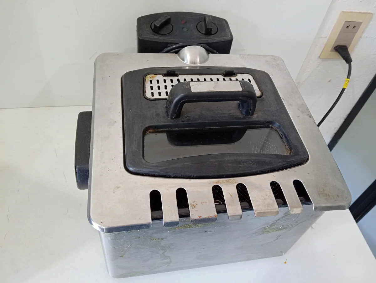 Foto 3 de Fritadora Marca Tokio Modelo Edtfrei5-N Usado Con Desgaste Acc Con Canastilla