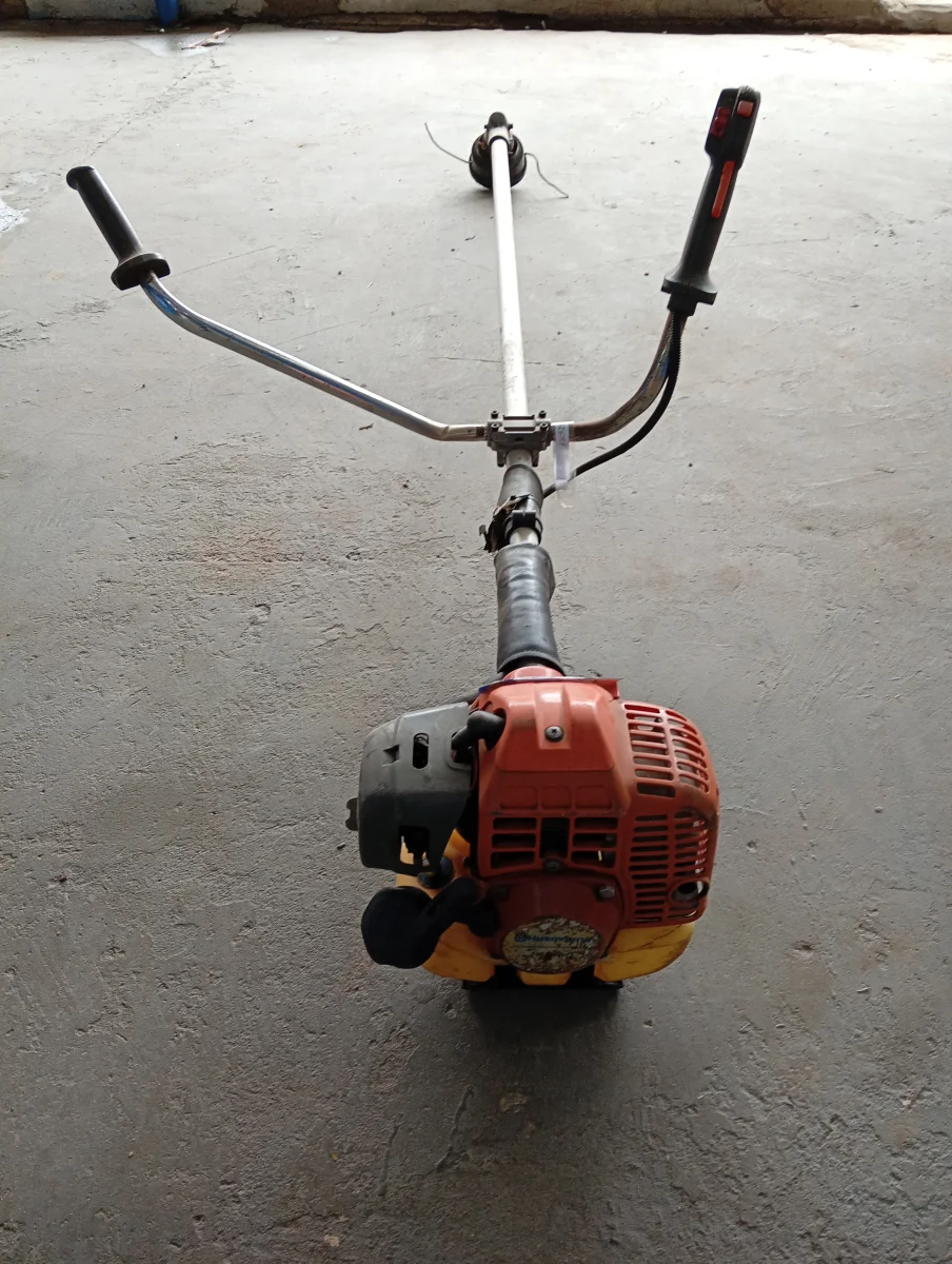 Foto 2 de Desmalezadora Marca Husqvarna Modelo 143r-Ll Usado En Buen Estado Original Si Acc Cabezal