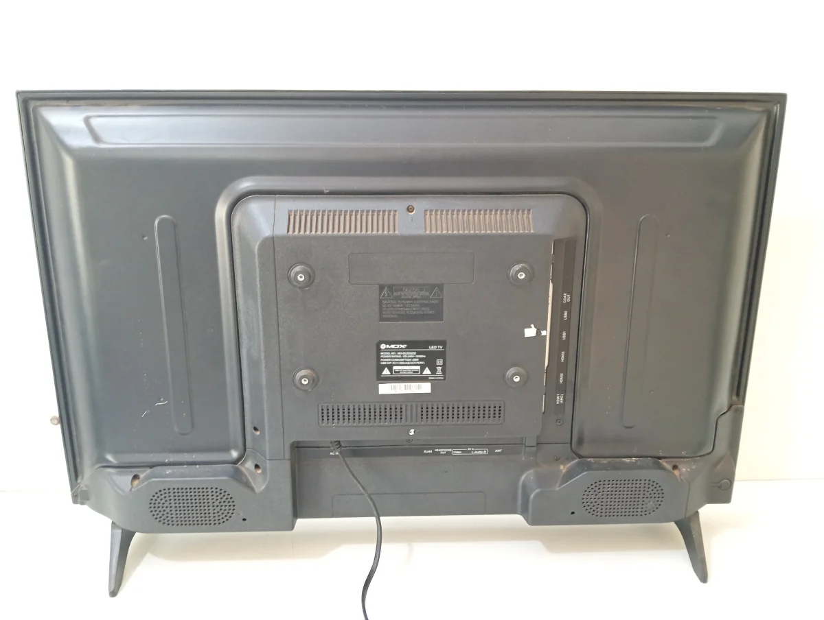 Foto 3 de Televisor Led Smart De 32 '' Marca Mox Modelo Mo-Dld3232 Con Control Usado En Buen Estado Acc Patitas