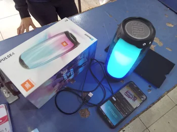 Foto 3 de Speaker Potencia Watts 2 Marca Jbl Sin Control Modelo Pulse 4 Con Caja Acc Cable Cargador