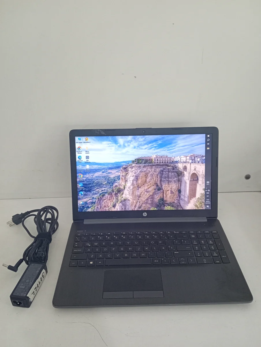 Notebook Marca Hp Modelo 15-Da0007la Procesador I3 Memoria Ram 4 Gb Disco Duro 500 Gb Generacion 7 Acc Maletin Cargador Teclado NumericoMouse