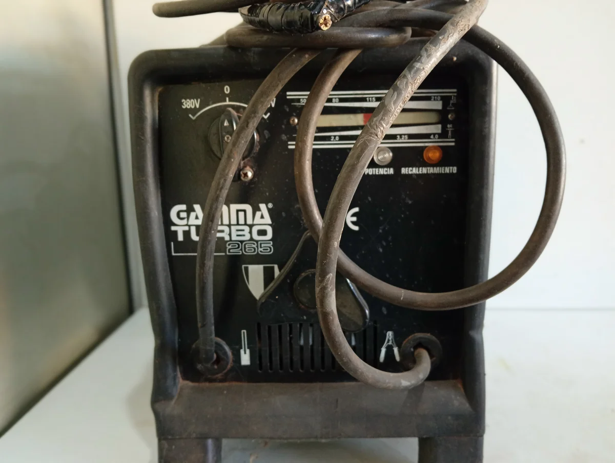 Foto 3 de Soldador Marca Gama Modelo Turbo 265 Usado Con Desgaste Acc Cable Positivo Y Negativo