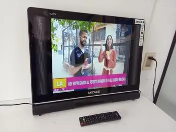 Televisor Lcd De 21 '' Marca Midas Modelo Md-Tv21m Con Control Usado En Buen Estado Acc Con Soporte Para Pared