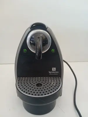 Cafetera Marca Nespresso Modelo Esseza Automatic Usado En Buen Estado Acc Recipiente De Agua Y Funcion Capsula