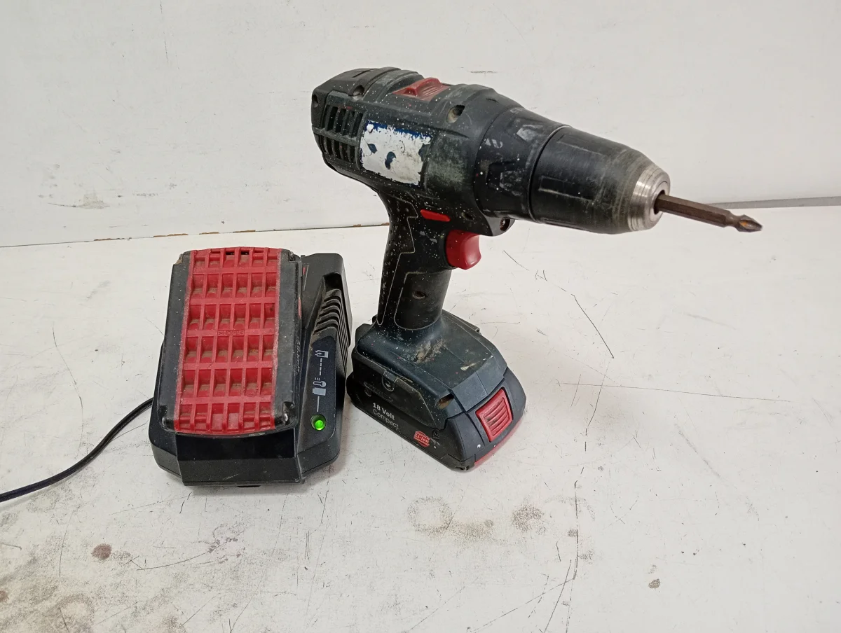 Foto 2 de Taladro Marca Bosch Modelo Gsr18-2 Nro Usado Con Desgaste Acc 2 BateriasCargador