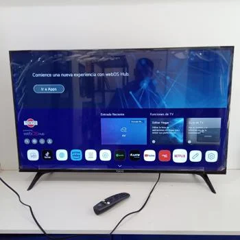 Televisor Led Smart De 43 '' Marca Tokyo Modelo Tvtokff43wbm Con Control Usado Con Desgaste Acc Con Par De PatitasCable Corriente