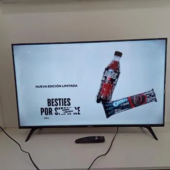 Foto 2 de Televisor Led Smart De 43 '' Marca Tokyo Modelo Tvtokff43wbm Con Control Usado Con Desgaste Acc Con Par De PatitasCable Corriente