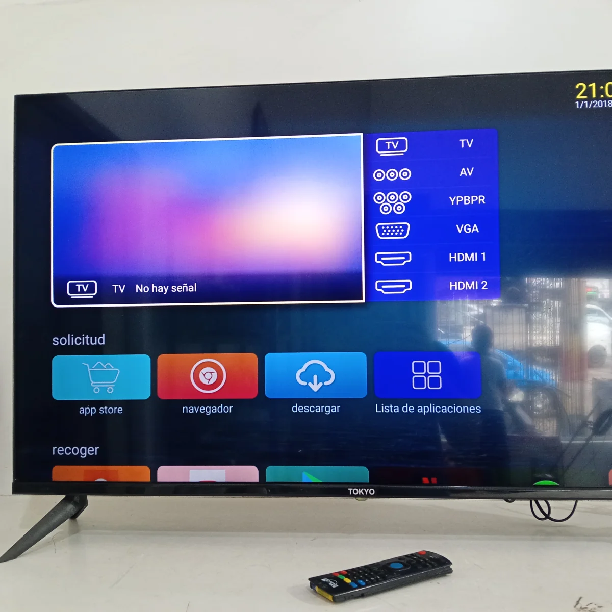 Foto 3 de Televisor Led Smart De 43 '' Marca Tokyo Modelo Tokh43sam Con Control Usado Con Desgaste Acc Con 2 Patitas De Pedestal Con Ent. Hdmi Usb