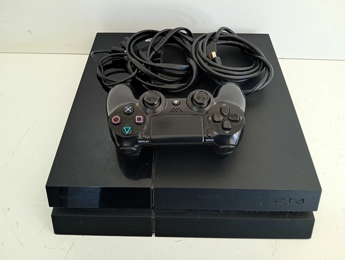 Juego Electronico Ps4 Marca Sony Modelo Cuh-1011a Disco Duro 1.000 Gb Sin Control Sin Caja Usado Con Desgaste Acc Cable Hmdi Power Y Cargador