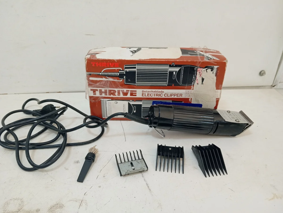 Maquina De Cortar Cabello Marca Trive Modelo 808-2 Usado En Buen Estado Acc Tres Peinetas1 CepillitoEn Caja Semi Estropeado