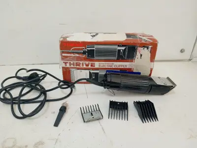 Maquina De Cortar Cabello Marca Trive Modelo 808-2 Usado En Buen Estado Acc Tres Peinetas1 CepillitoEn Caja Semi Estropeado
