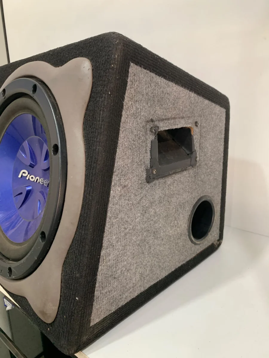 Foto 3 de Caja C/ Parlantes Para Auto Usado En Buen Estado Acc C/2 Woofer PioneerC/1 Twister JblC/1 Corneta