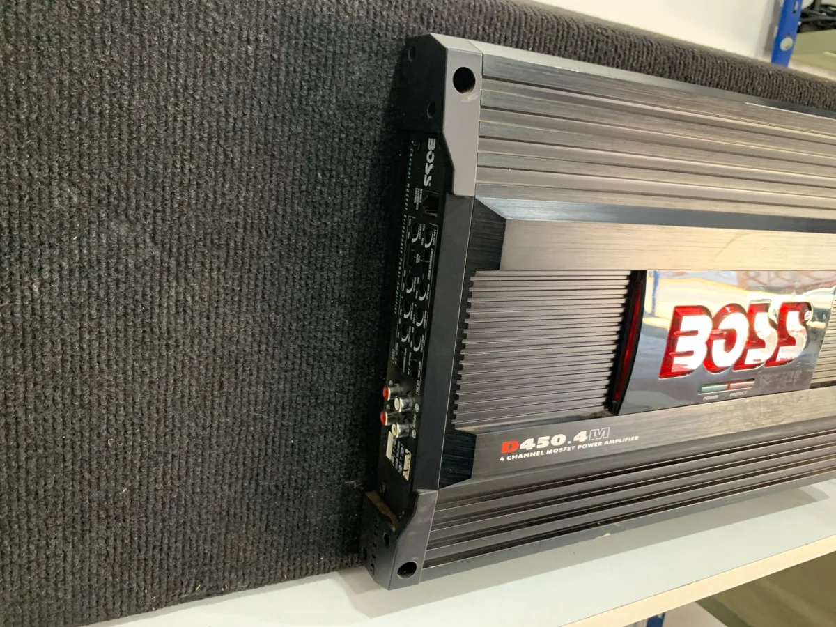 Foto 2 de Amplificador De Sonido P/ Automovil Marca Boss 2600w Modelo D450 Usado En Buen Estado Acc No Tiene