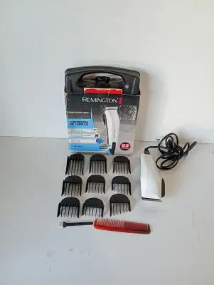 Maquina De Cortar Cabello Marca Remington Modelo Hc-5120 Usado En Buen Estado Acc Con 9 Perfilñadores Con Peine Con Cepilliro Con Estuche En Caja