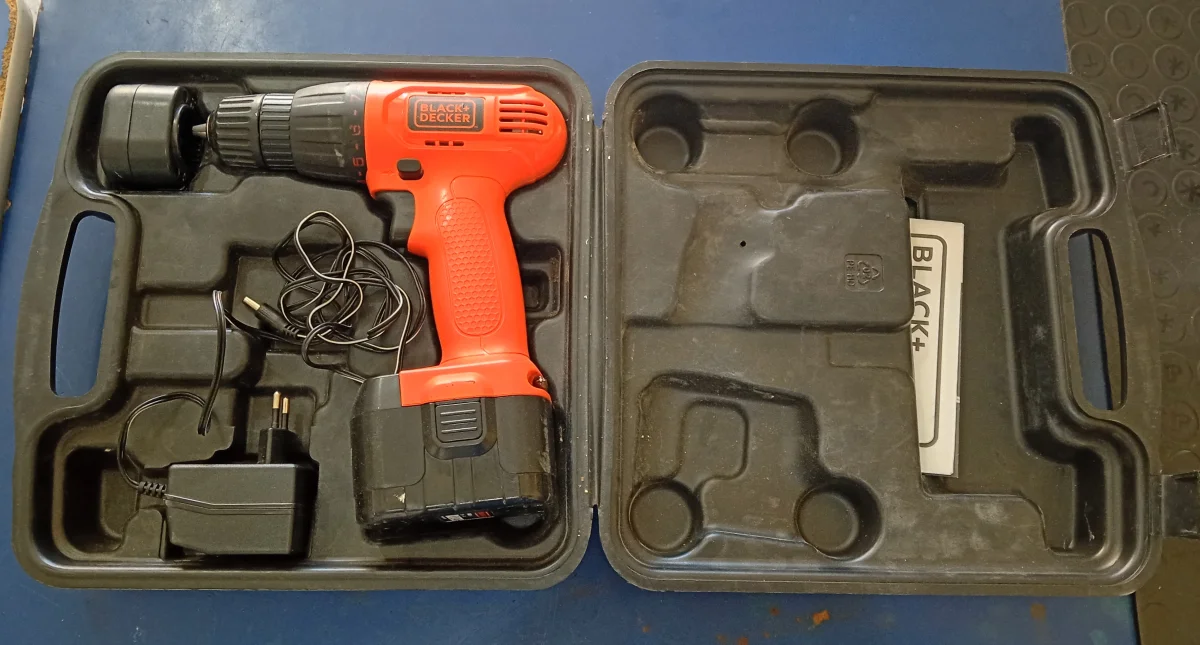Taladro Marca Black+Decker Modelo Cd121b2c Acc 1 MechaCargador