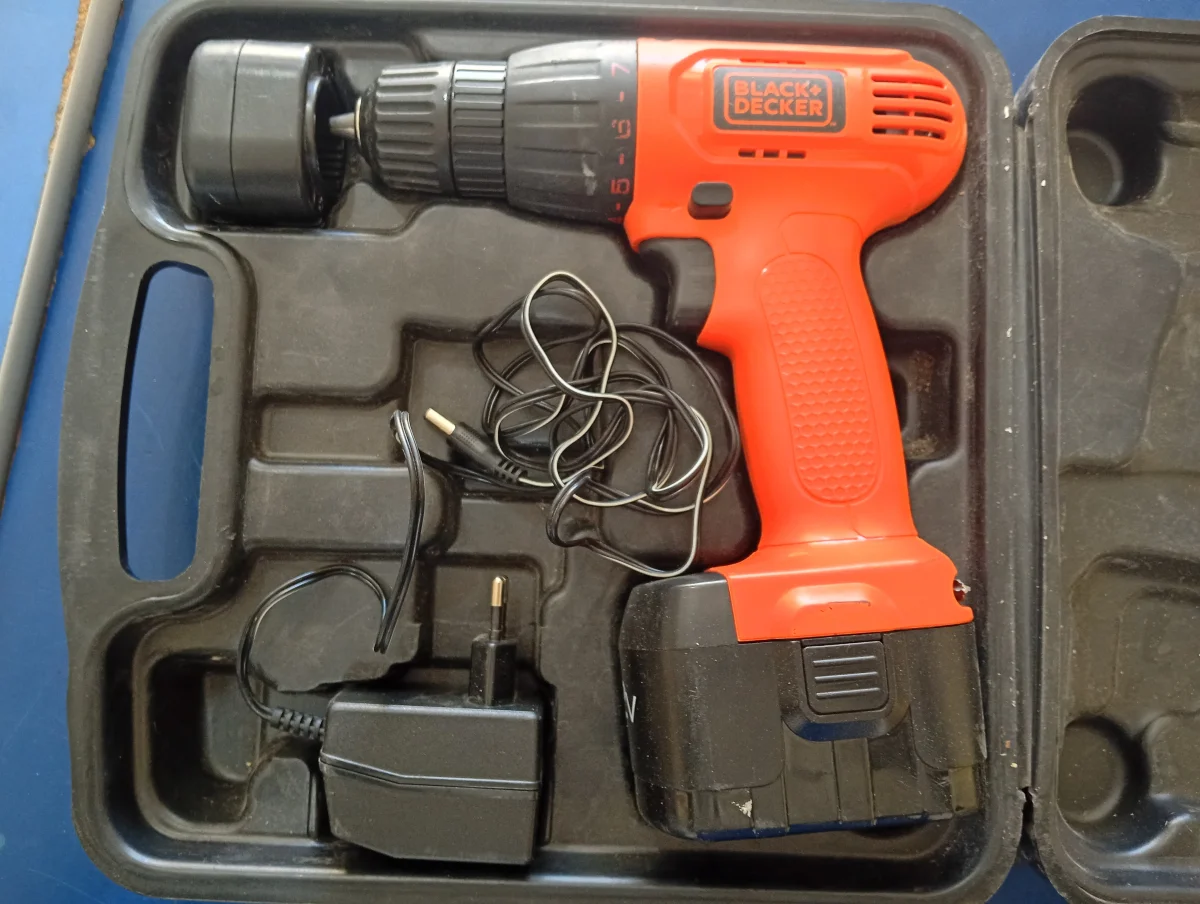 Foto 2 de Taladro Marca Black+Decker Modelo Cd121b2c Acc 1 MechaCargador