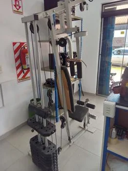 Foto 2 de Multiejercicios Marca Tecnofitness Modelo M70 Usado En Buen Estado Acc Con Dos Barra De Agarre9 PesasAsiento Y Apoya Espalda