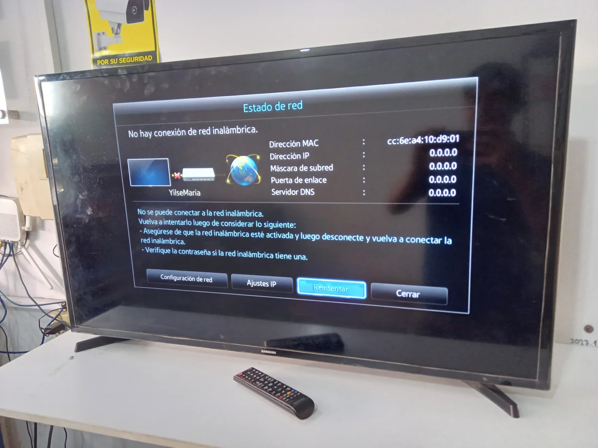 Foto 2 de Televisor Led Smart De 43 '' Marca Samsung Modelo Un43j5200 Con Control Usado En Buen Estado Acc Patitas