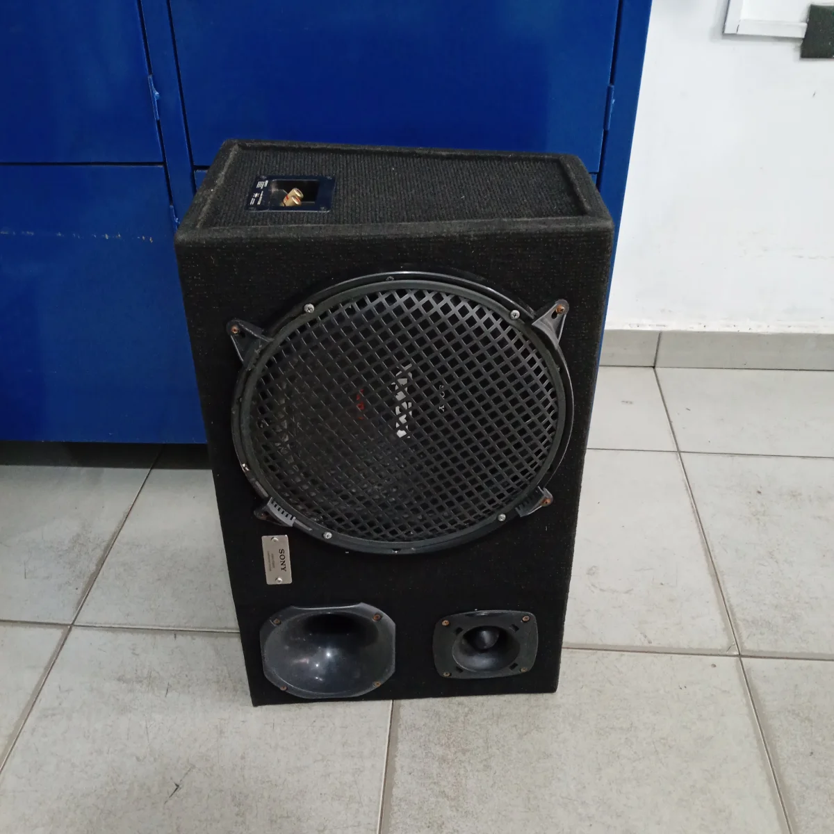 Foto 3 de Caja C/ Parlantes Para Auto Usado En Buen Estado Acc Boffer Marca Sony Xplot 1800w Con Corneta Y Tuister Jbl Caja Forrada