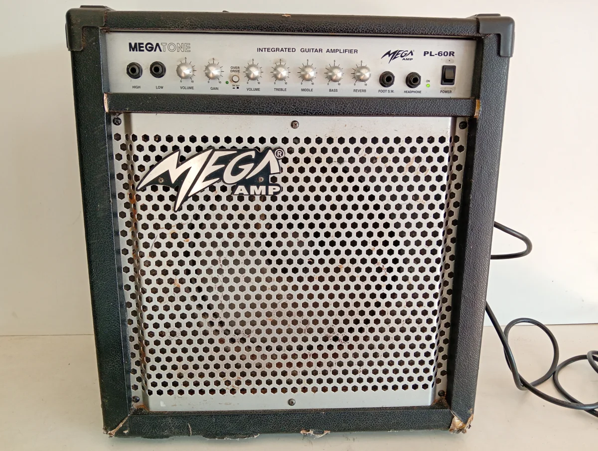 Amplificador De Sonido P/ Guitarra Marca Megatone Modelo Pl60r Usado En Buen Estado Acc Cable Power
