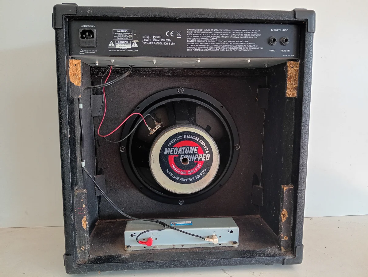 Foto 2 de Amplificador De Sonido P/ Guitarra Marca Megatone Modelo Pl60r Usado En Buen Estado Acc Cable Power