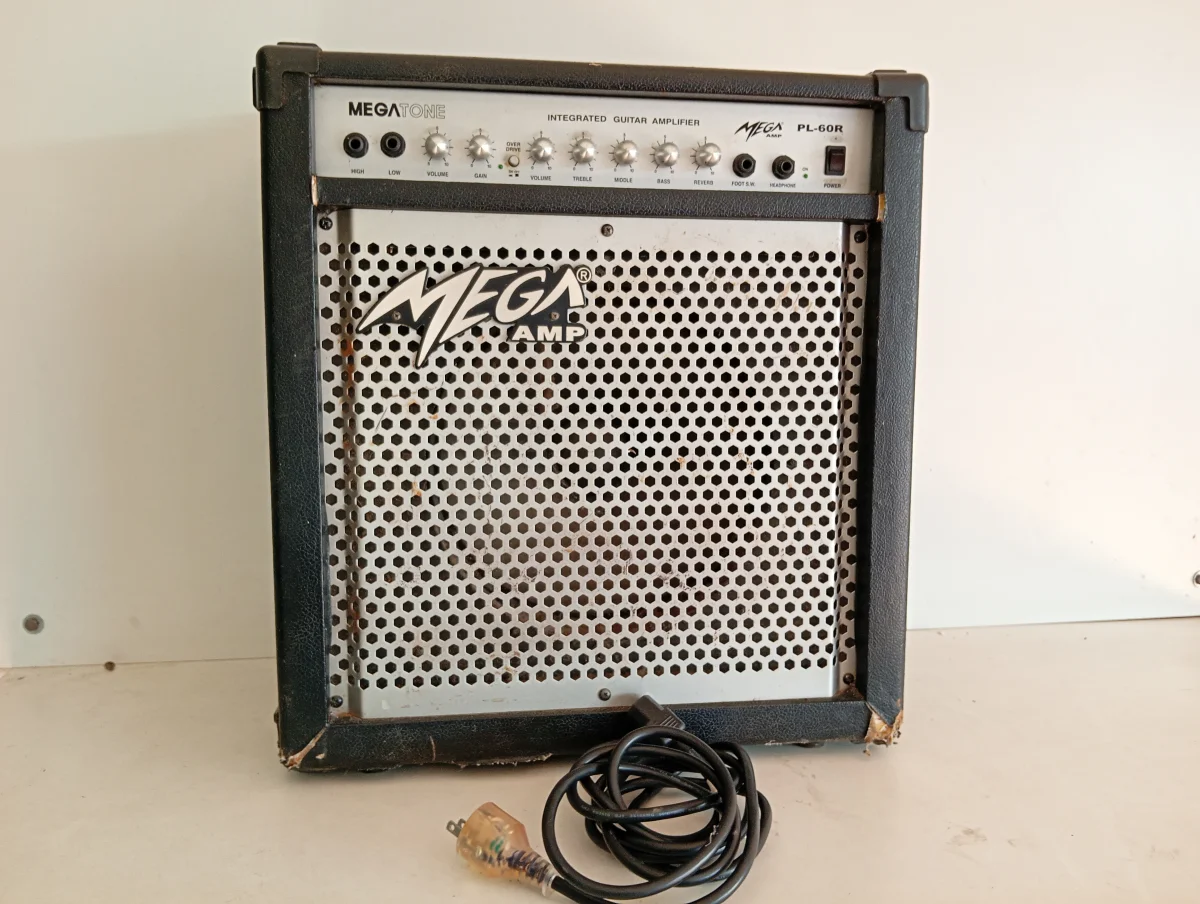 Foto 3 de Amplificador De Sonido P/ Guitarra Marca Megatone Modelo Pl60r Usado En Buen Estado Acc Cable Power