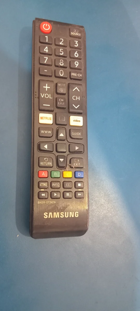 Foto 3 de Televisor Led Smart De 43 '' Marca Samsung Modelo Un43t5202ag Con Control Usado En Buen Estado Acc WifiCable PowerPar De Patitas