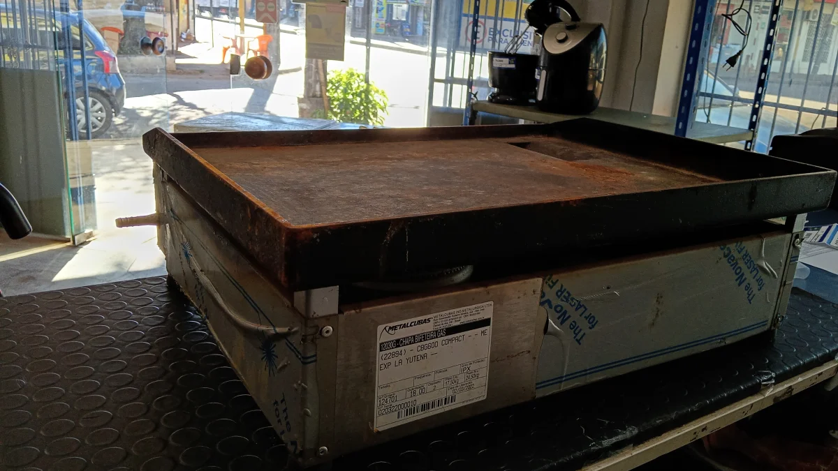 Foto 2 de Plancha Hamburguesera Marca Metalcubas Modelo Cbg600compact Usado En Buen Estado Acc 2quemadores