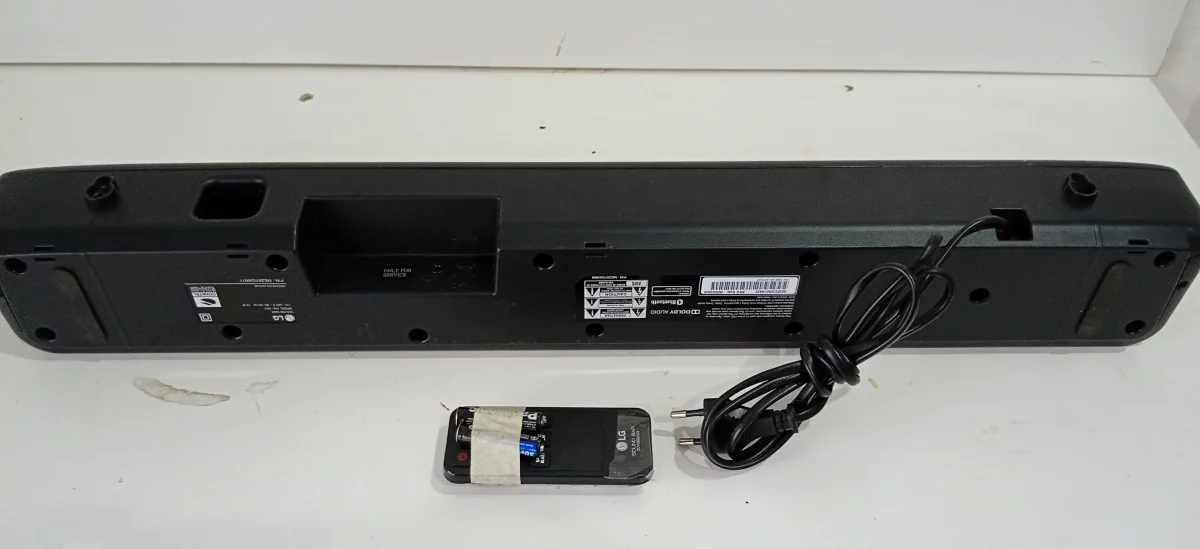 Foto 2 de Barra De Sonido Marca Lg Modelo Sk1 Usado En Buen Estado Con Control Acc BtEntrada AuxEntrada De Fibra Optica